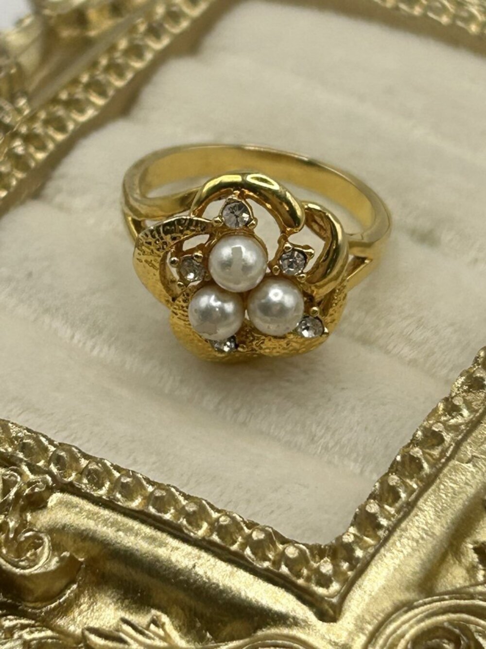 Vintage Cottagecore Faux Pearl Rhinestone Gold Tone Flower Ring Size 7 Romantic - Picture 13 of 16
